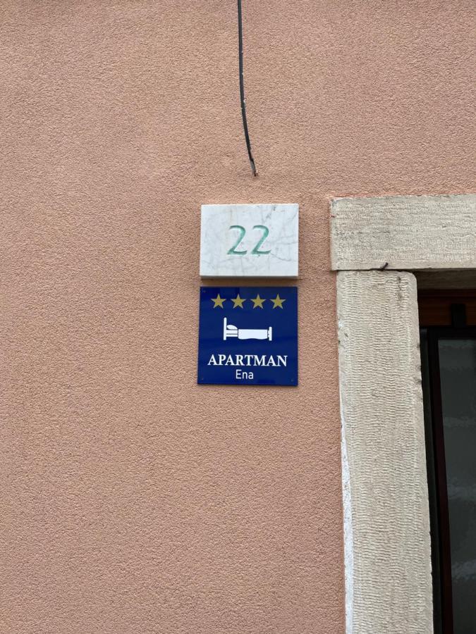 Apartment Ena Near Pula Amphitheater Exterior photo