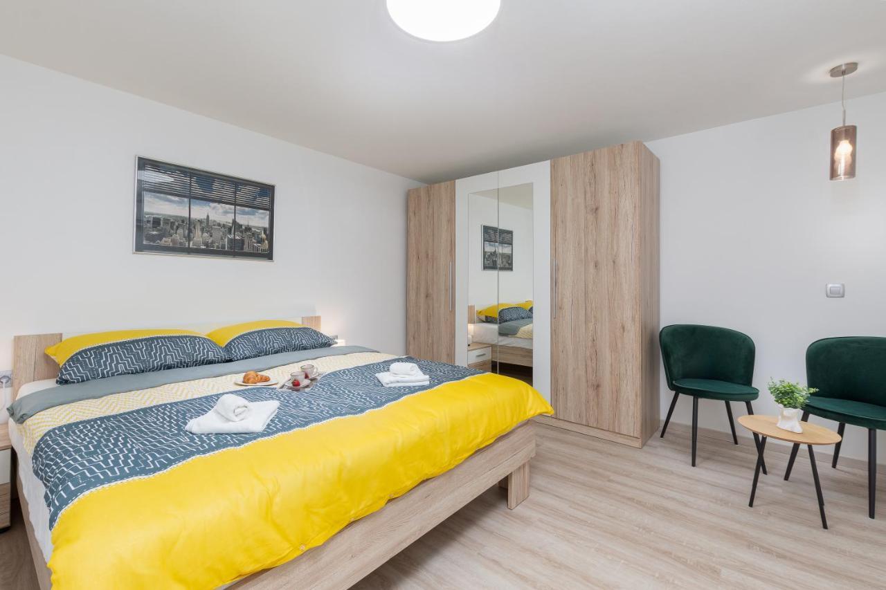 Apartment Ena Near Pula Amphitheater Exterior photo