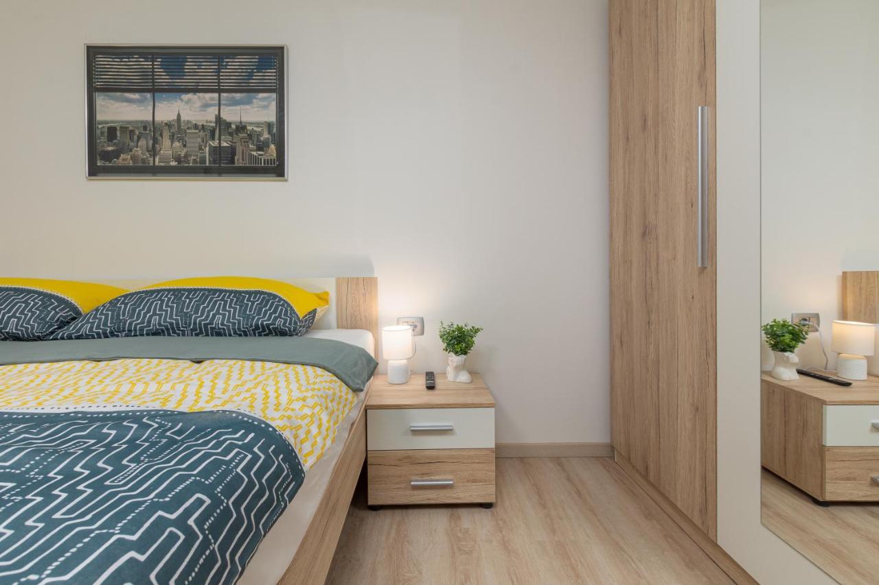 Apartment Ena Near Pula Amphitheater Exterior photo